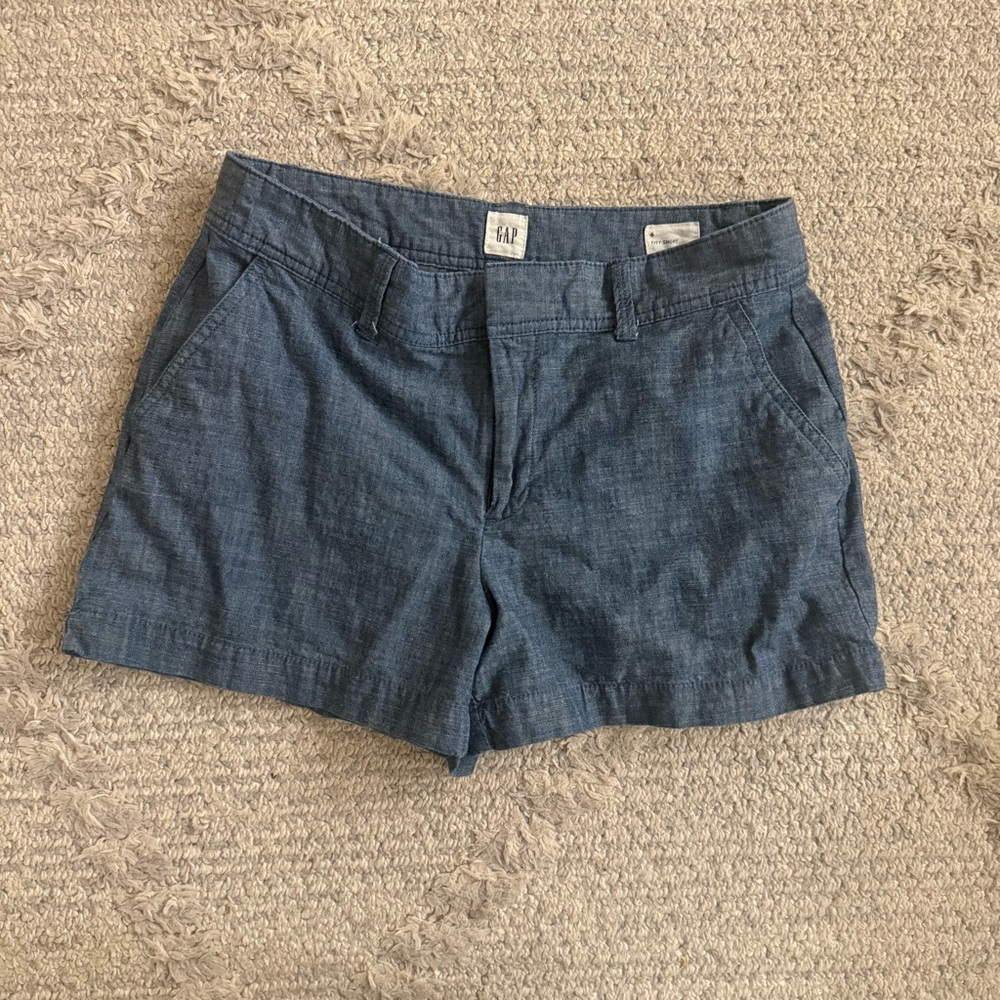 GAP city short 3” size 6